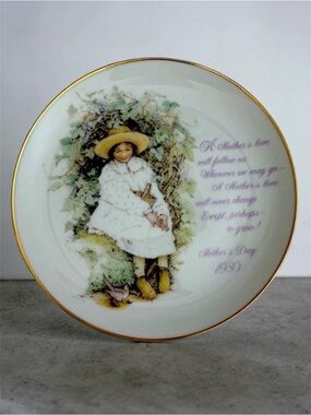 Holly Hobbie Commemorative Edition Genuine Porcelain Collective Plate
